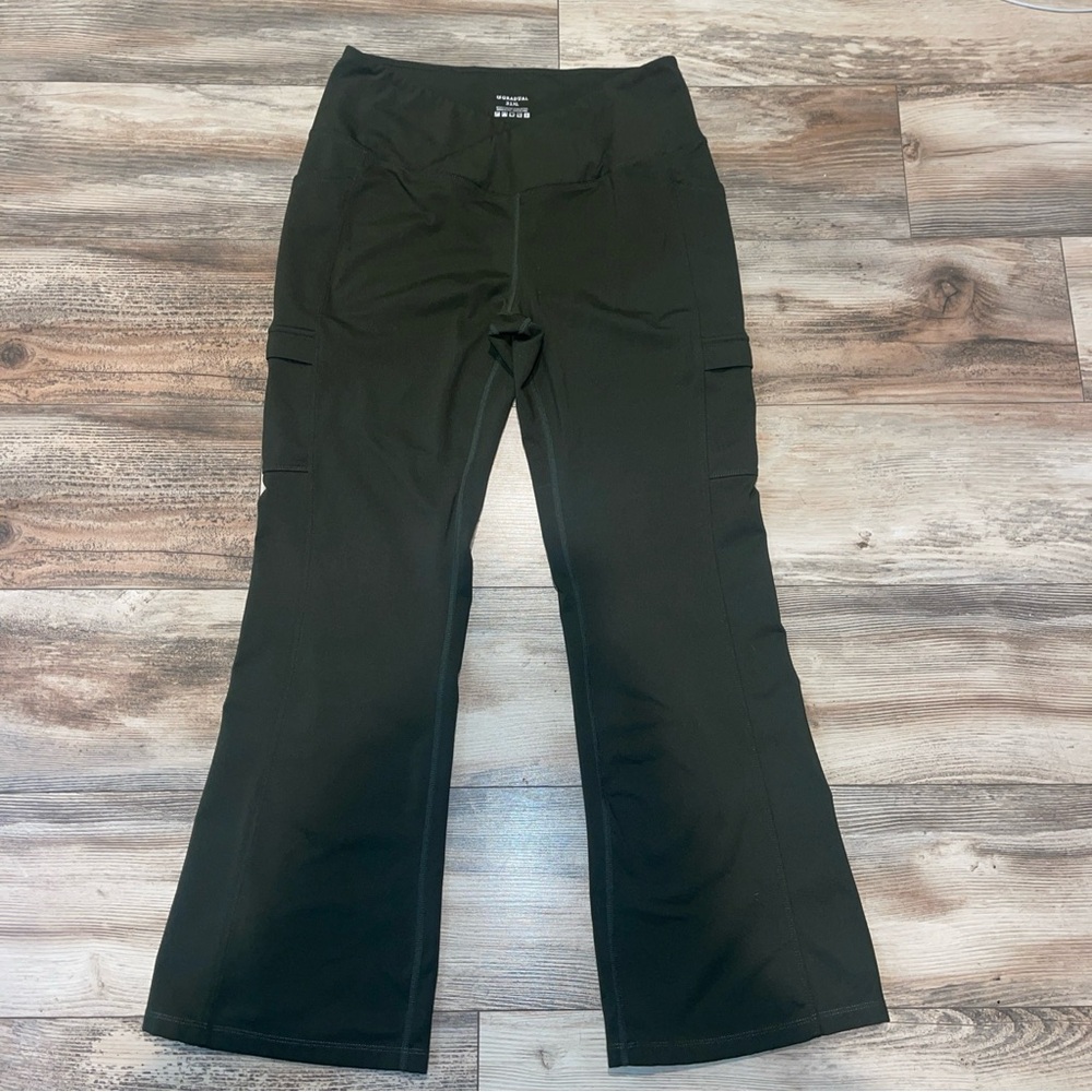 G Gradual Women’s Size XL 31” Inseam Yoga Pull On Flare Pants Green Pockets